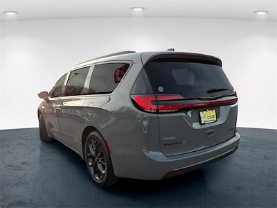 Used 2025 Chrysler Pacifica Limited Minivan for sale #4G2029 - photo 2