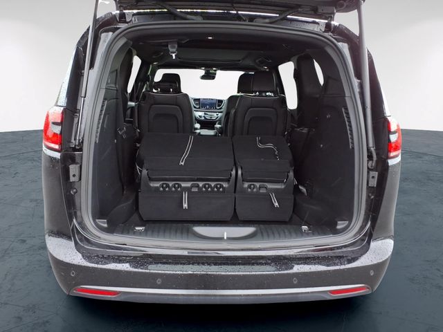 Used 2025 Chrysler Pacifica - photo 13