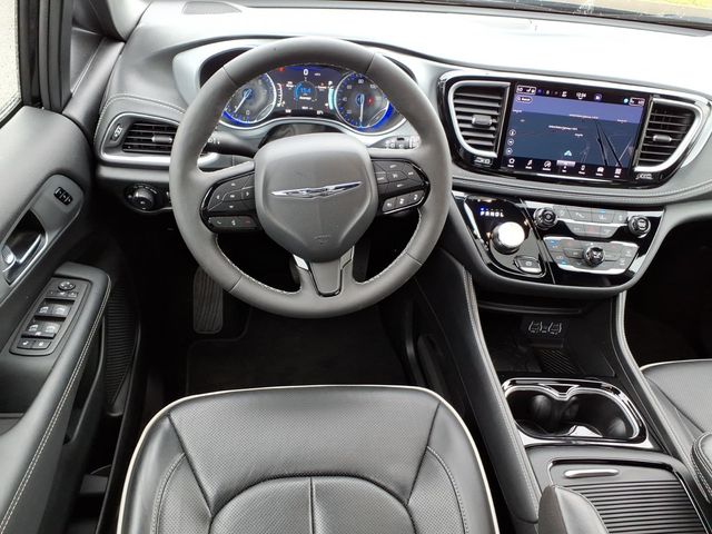 Used 2025 Chrysler Pacifica - photo 20