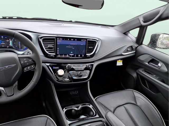 Used 2025 Chrysler Pacifica - photo 21