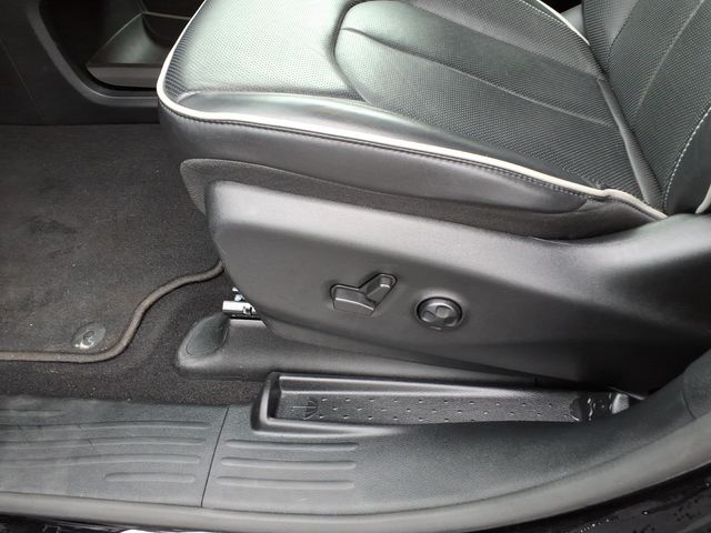 Used 2025 Chrysler Pacifica - photo 23
