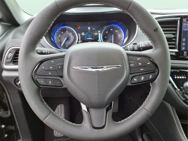 Used 2025 Chrysler Pacifica - photo 26