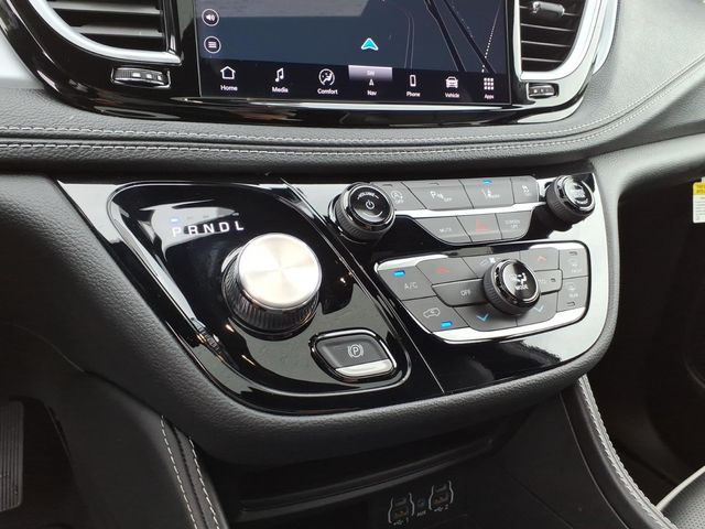 Used 2025 Chrysler Pacifica - photo 28