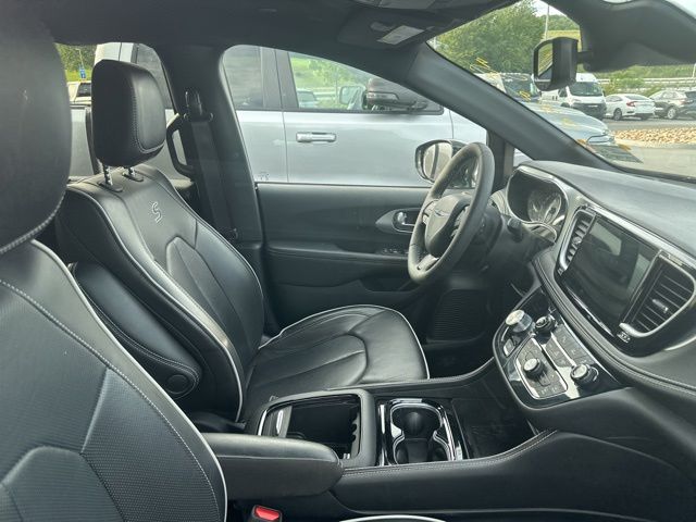 Used 2025 Chrysler Pacifica - photo 35