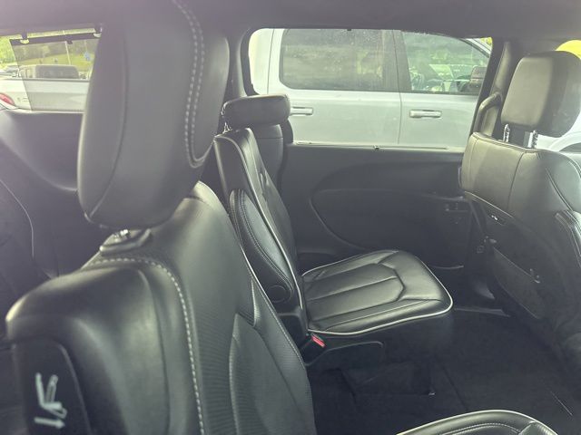 Used 2025 Chrysler Pacifica - photo 36