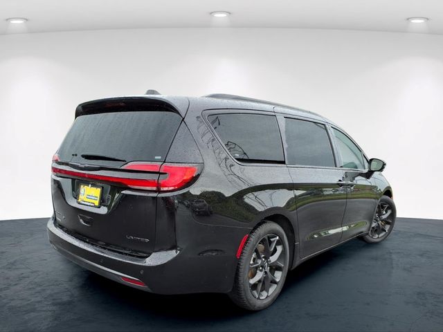 Used 2025 Chrysler Pacifica - photo 10