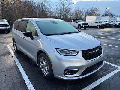Used 2024 Chrysler Pacifica - photo 1