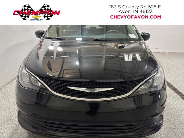 Used 2017 Chrysler Pacifica - photo 2
