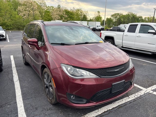 Used 2018 Chrysler Pacifica - photo 2