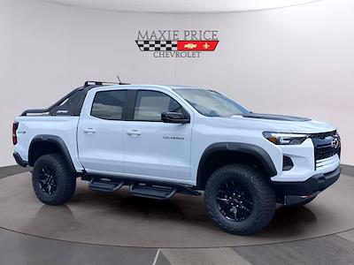 New 2025 Chevrolet Colorado ZR2 Crew Cab 4WD Pickup for sale #258037 - photo 1