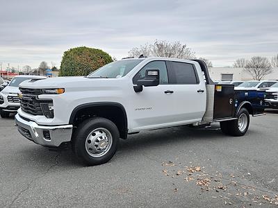 New 2025 Chevrolet Silverado 3500 Crew Cab Flatbed Truck for sale #1F9047 - photo 1
