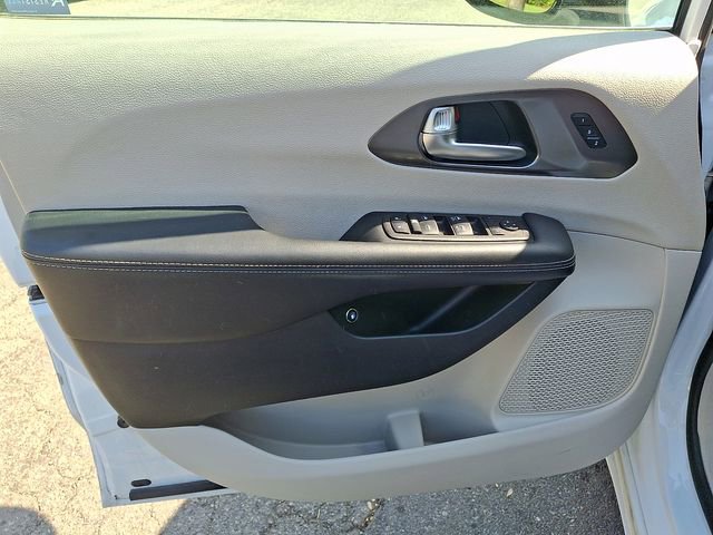 Used 2024 Chrysler Pacifica - photo 12