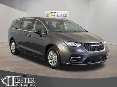 Used 2023 Chrysler Pacifica - photo 1