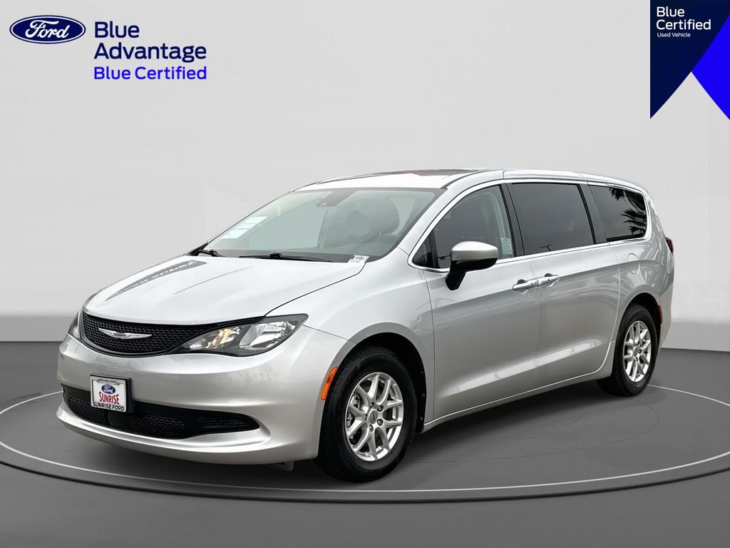 Used 2023 Chrysler Voyager - photo 1