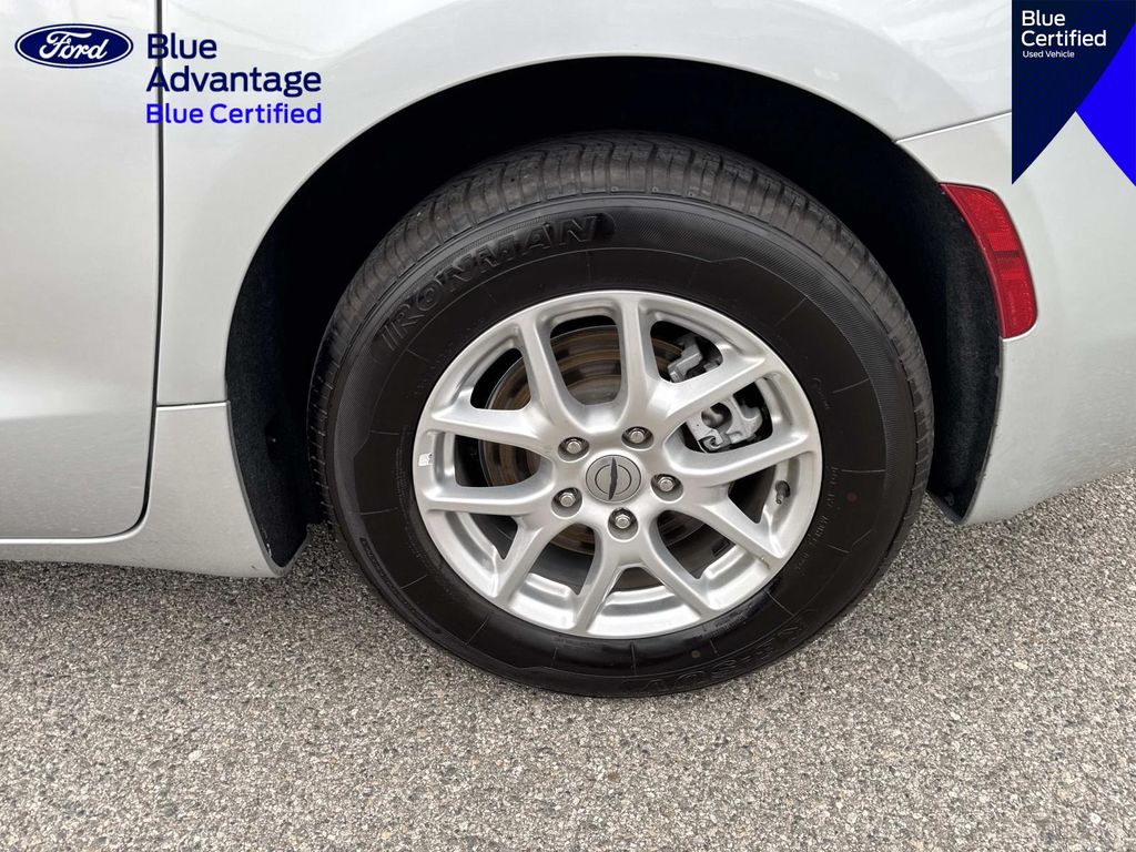 Used 2023 Chrysler Voyager - photo 11