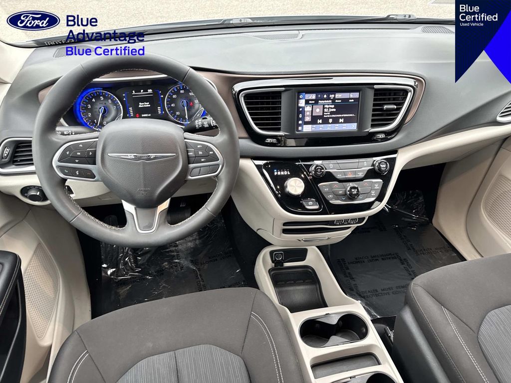Used 2023 Chrysler Voyager - photo 13