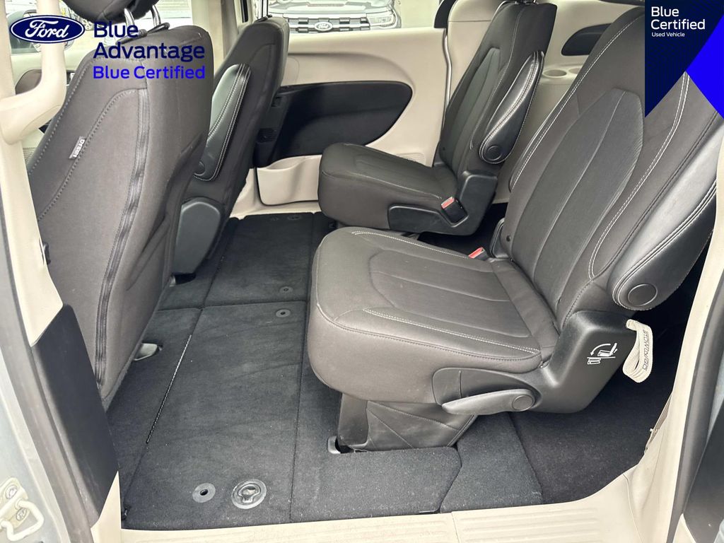Used 2023 Chrysler Voyager - photo 15