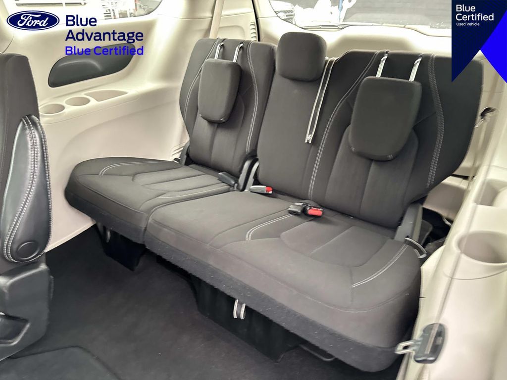 Used 2023 Chrysler Voyager - photo 17