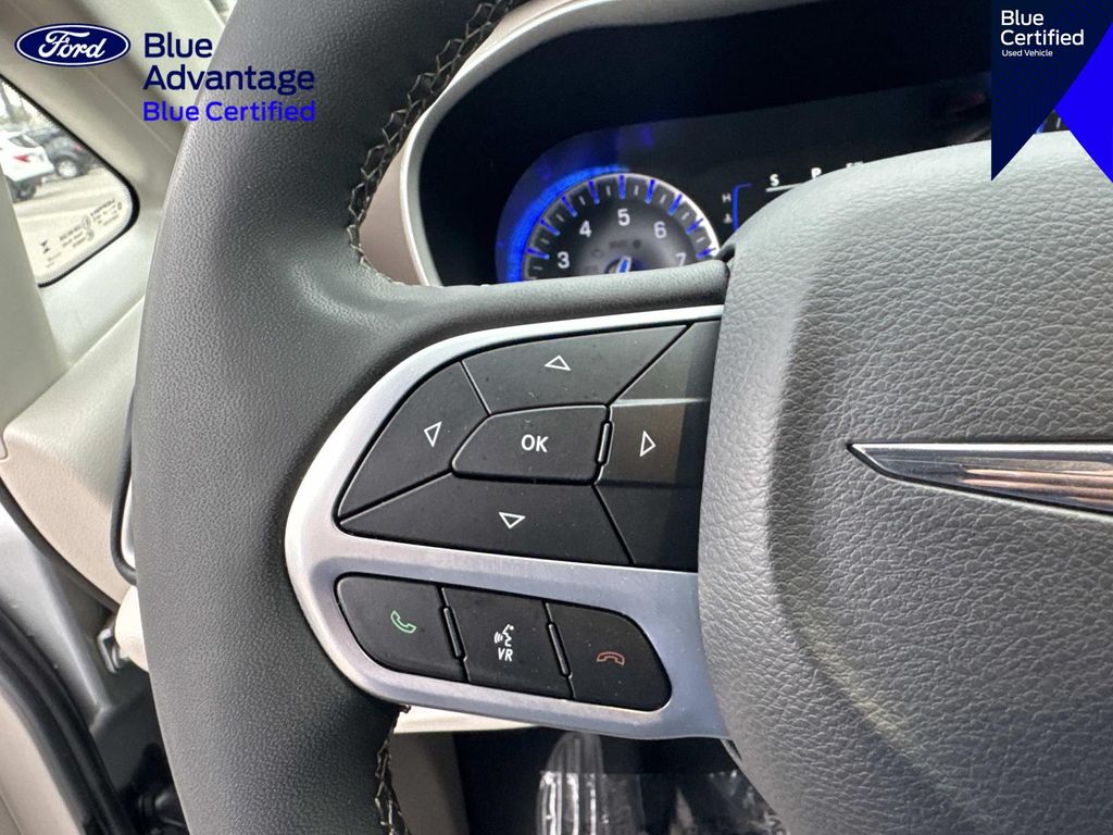 Used 2023 Chrysler Voyager - photo 22