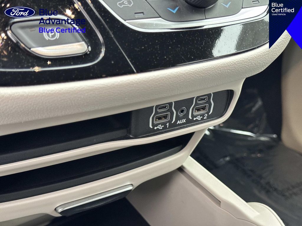 Used 2023 Chrysler Voyager - photo 29