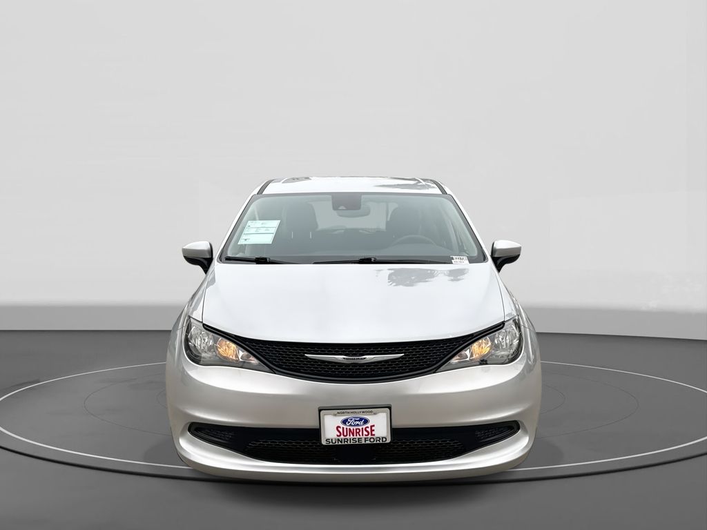 Used 2023 Chrysler Voyager - photo 7