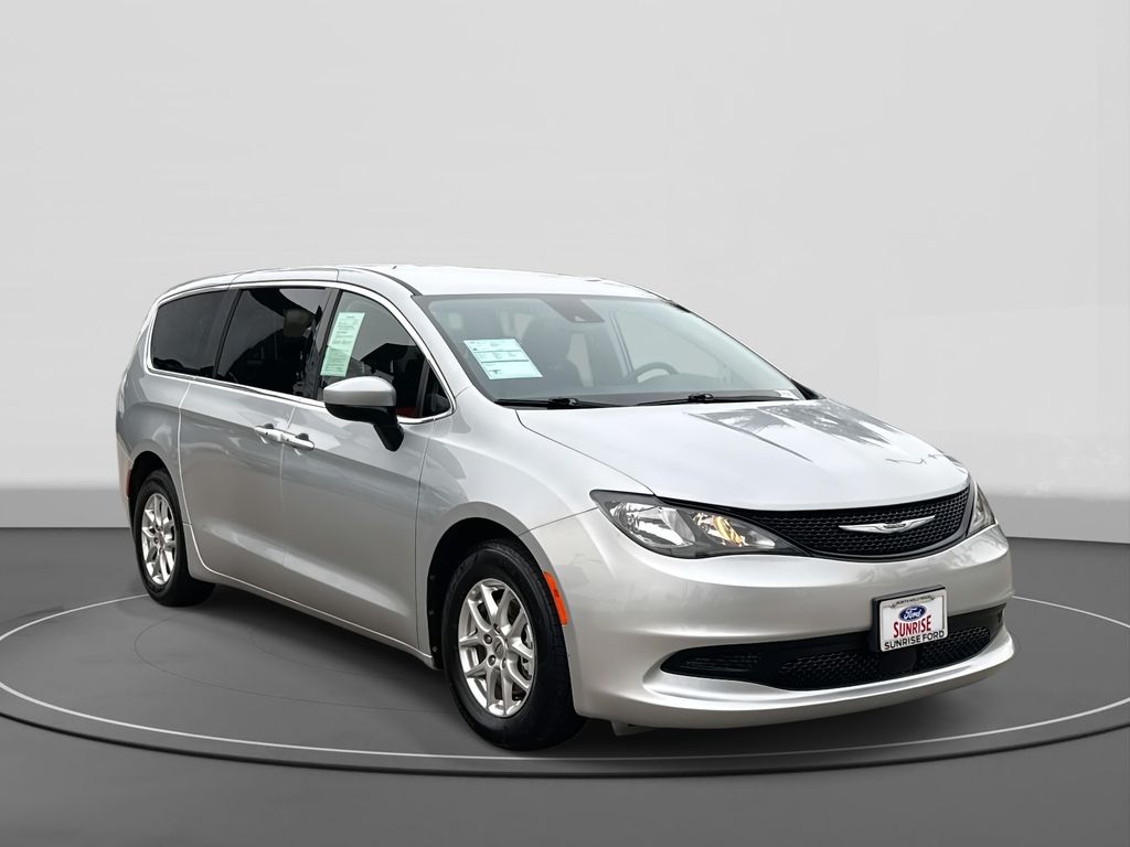 Used 2023 Chrysler Voyager - photo 8