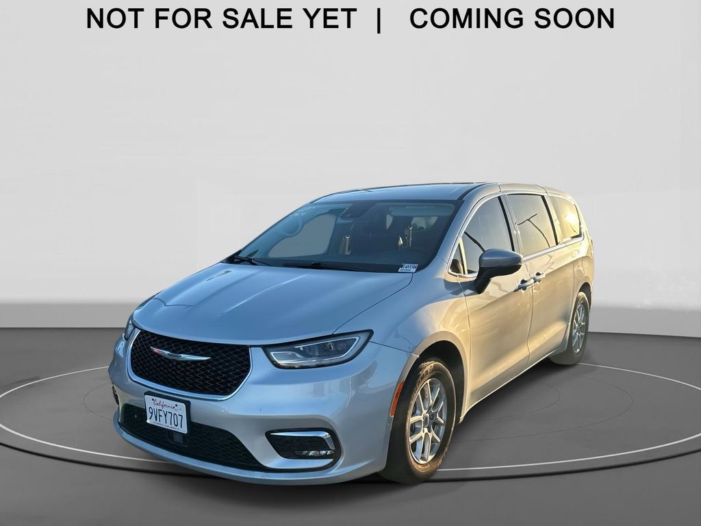 Used 2023 Chrysler Pacifica Touring L Minivan - photo 1