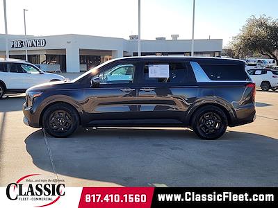 Used 2025 Kia Carnival - photo 1