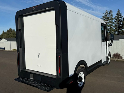 2025 Chevrolet BrightDrop 400 Standard Roof AWD BrightDrop Step Van / Walk-in for sale #G25236 - photo 2