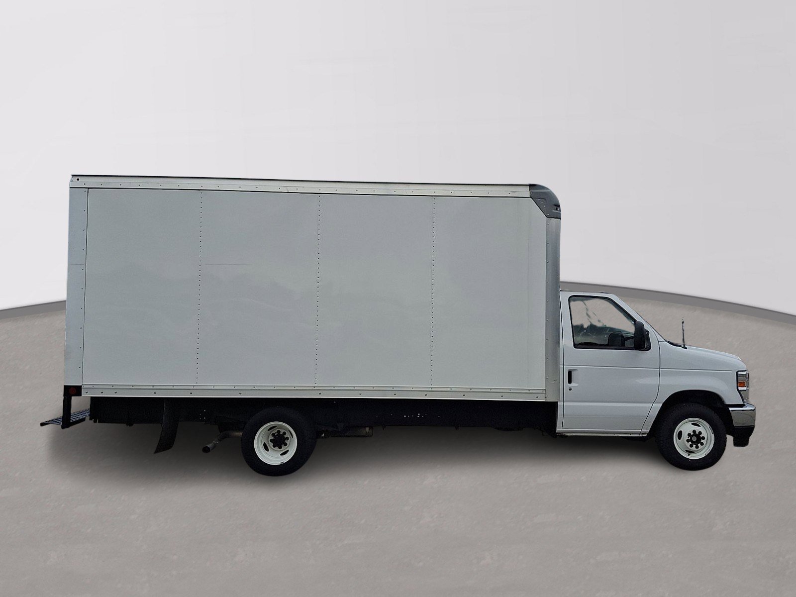 Used 2025 Ford E-350 - photo 9