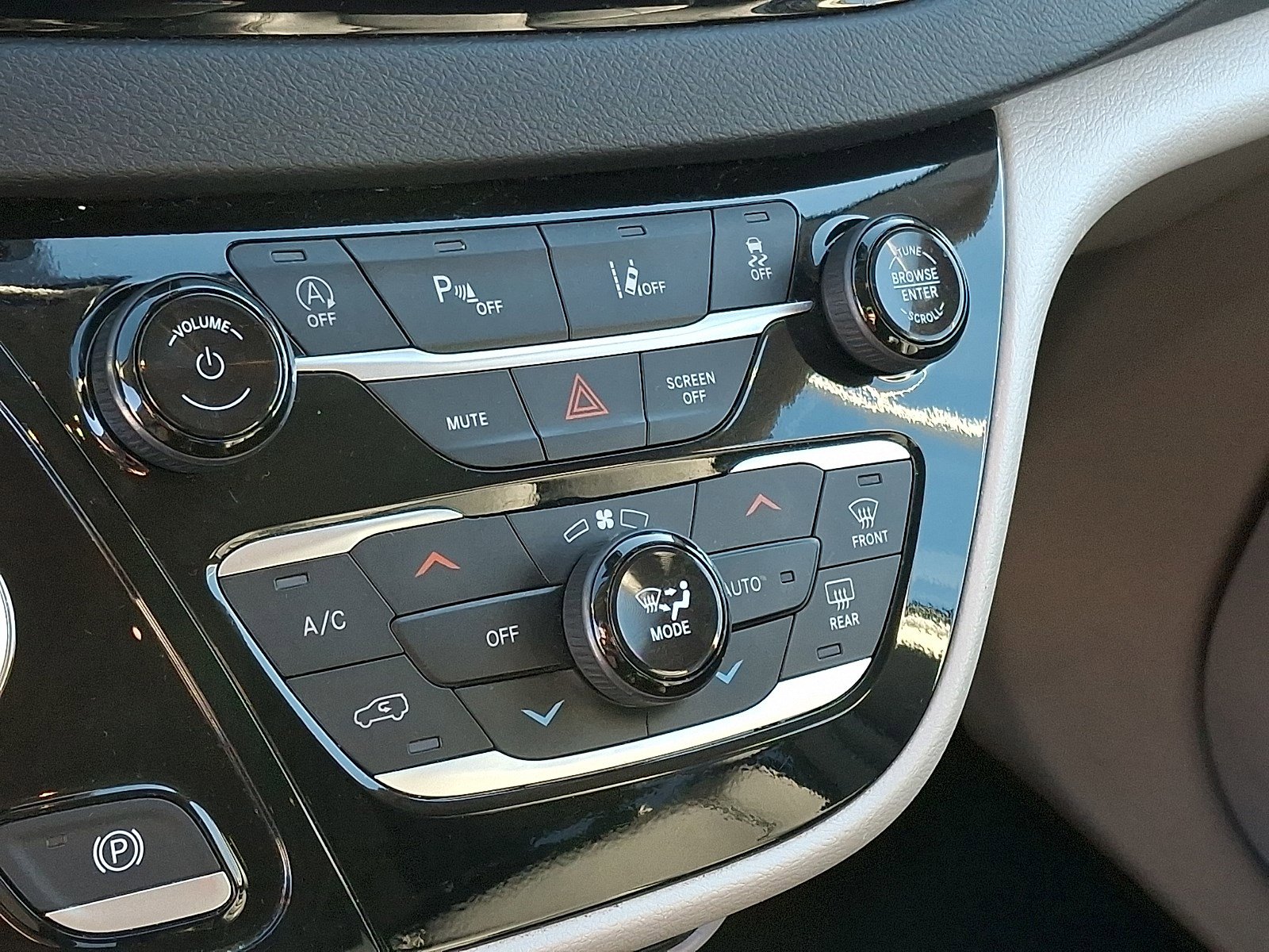 Used 2024 Chrysler Pacifica - photo 17