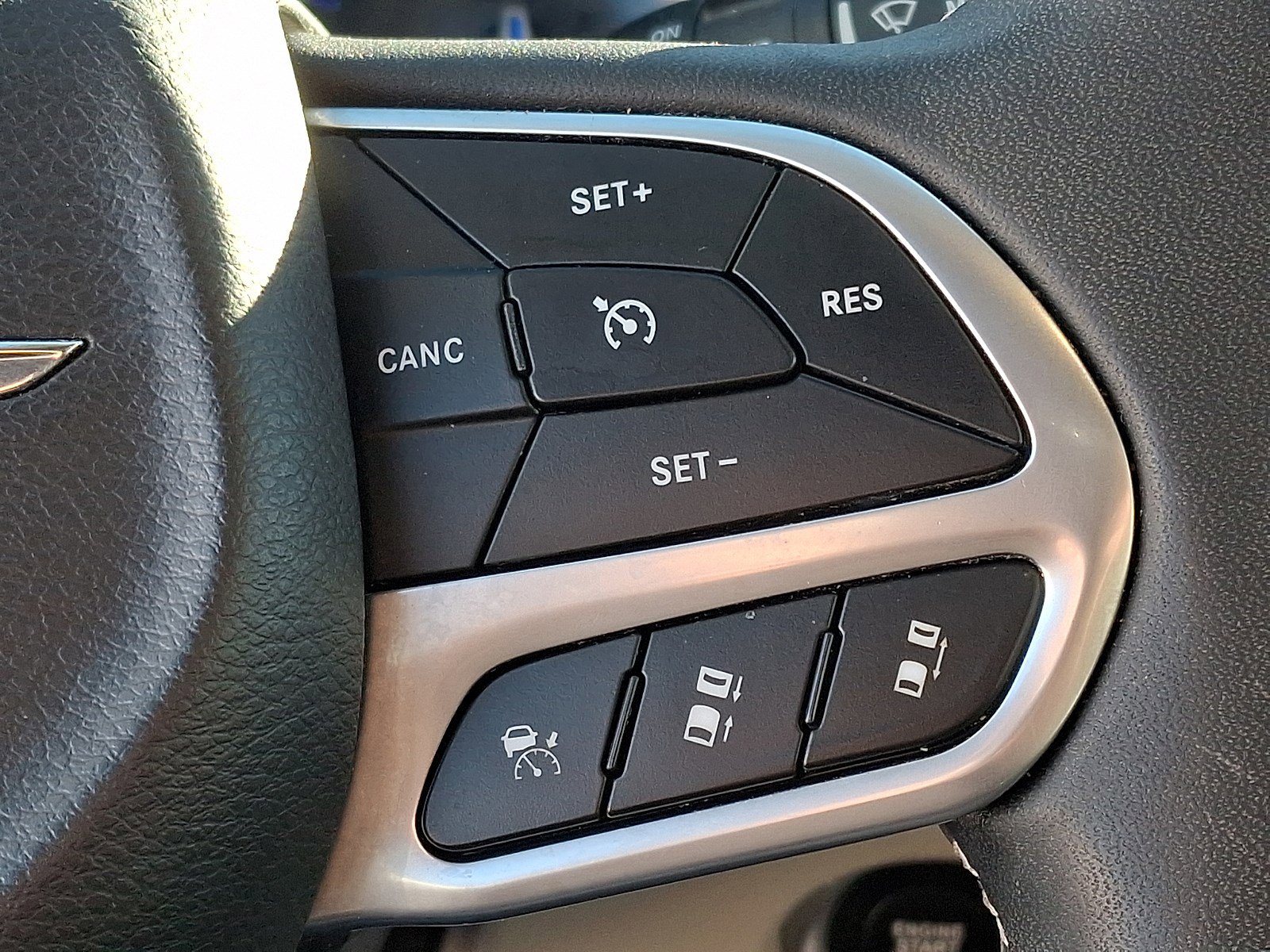 Used 2024 Chrysler Pacifica - photo 23