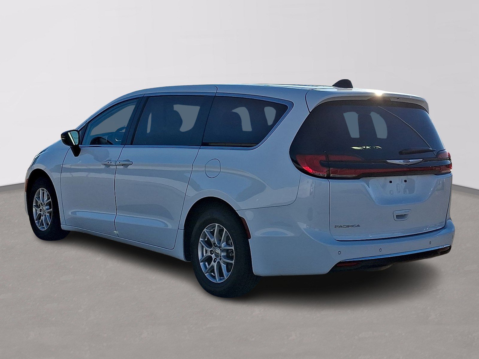 Used 2024 Chrysler Pacifica - photo 6