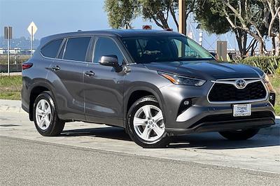 Used 2023 Toyota Highlander LE for sale #18475 - photo 1