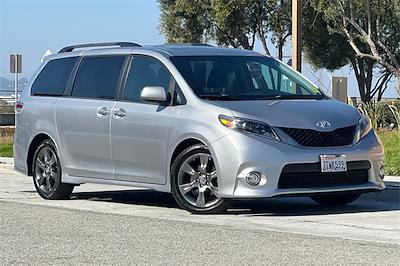 Used 2016 Toyota Sienna SE Minivan for sale #18537 - photo 2