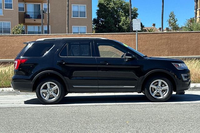 Used 2017 Ford Explorer - photo 2