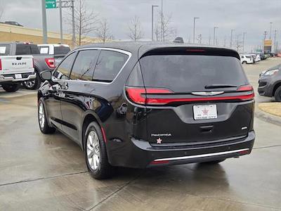 Used 2023 Chrysler Pacifica - photo 1