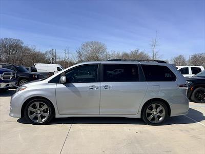 Used 2015 Toyota Sienna - photo 1
