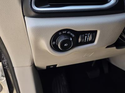 Used 2023 Chrysler Pacifica - photo 1