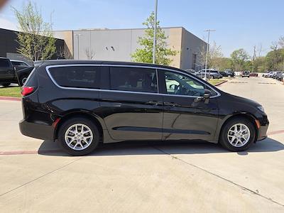 Used 2023 Chrysler Pacifica - photo 1