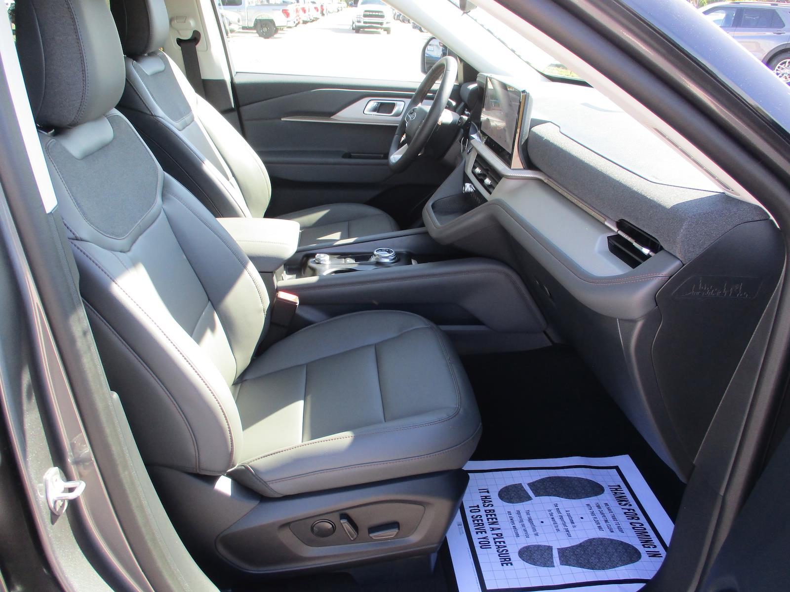New 2025 Ford Explorer - photo 22