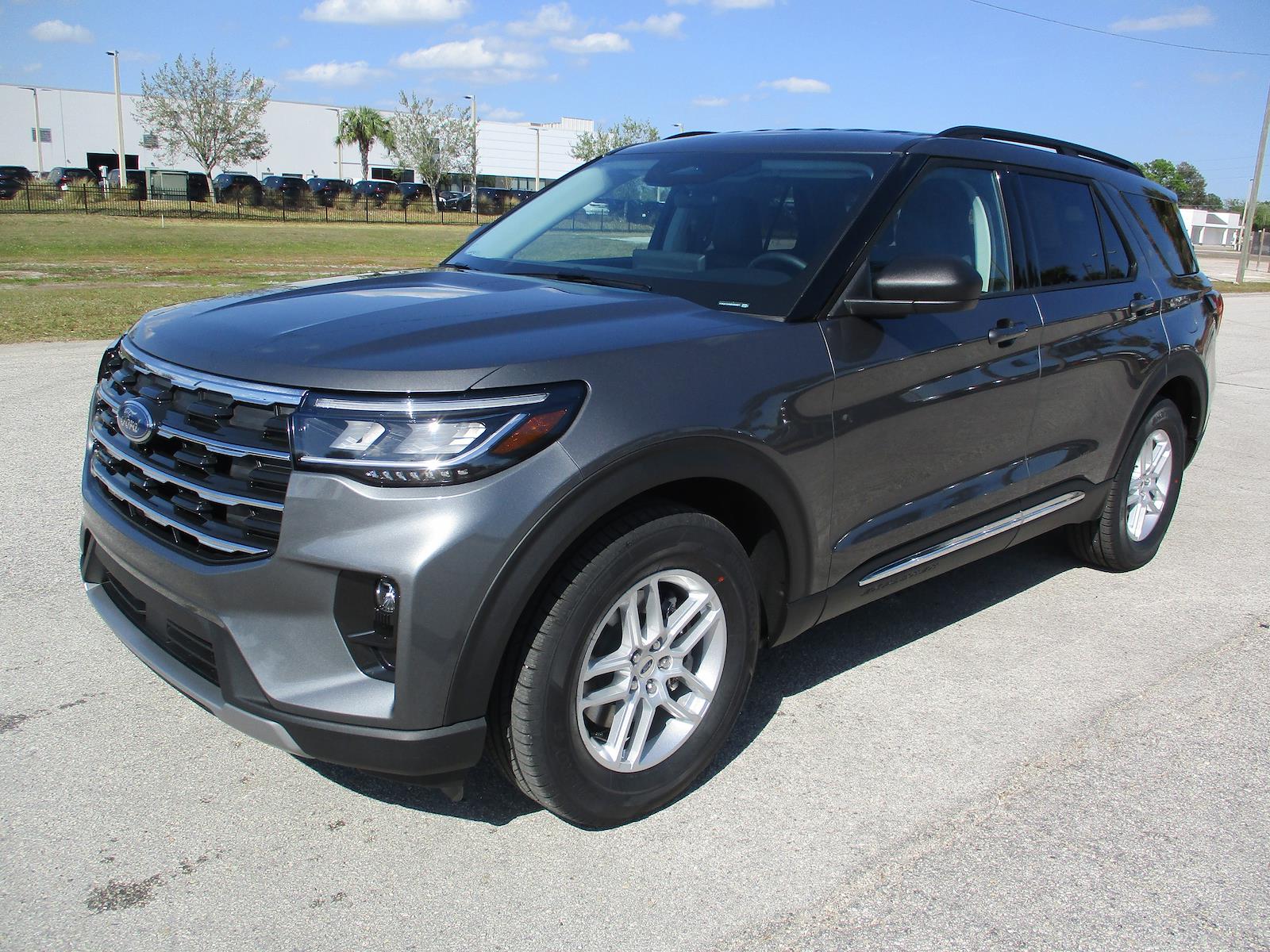 New 2025 Ford Explorer - photo 5