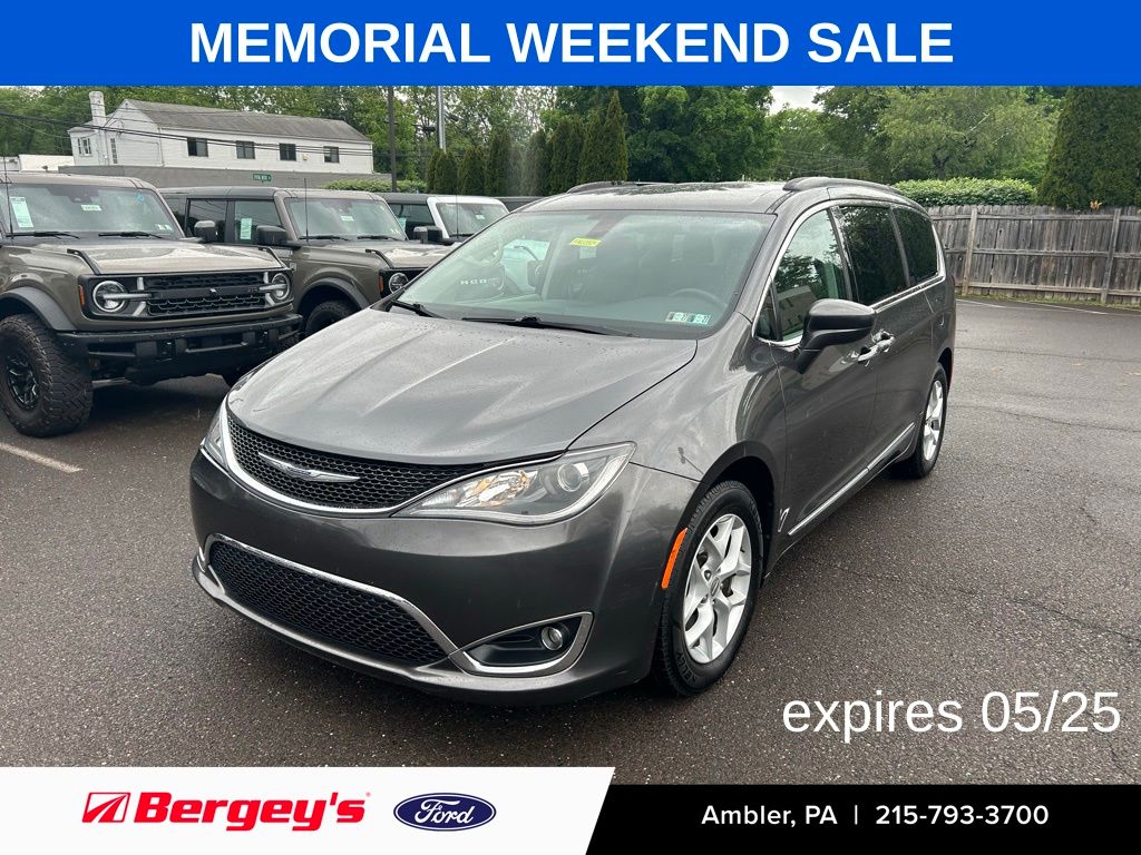 Used 2017 Chrysler Pacifica - photo 1