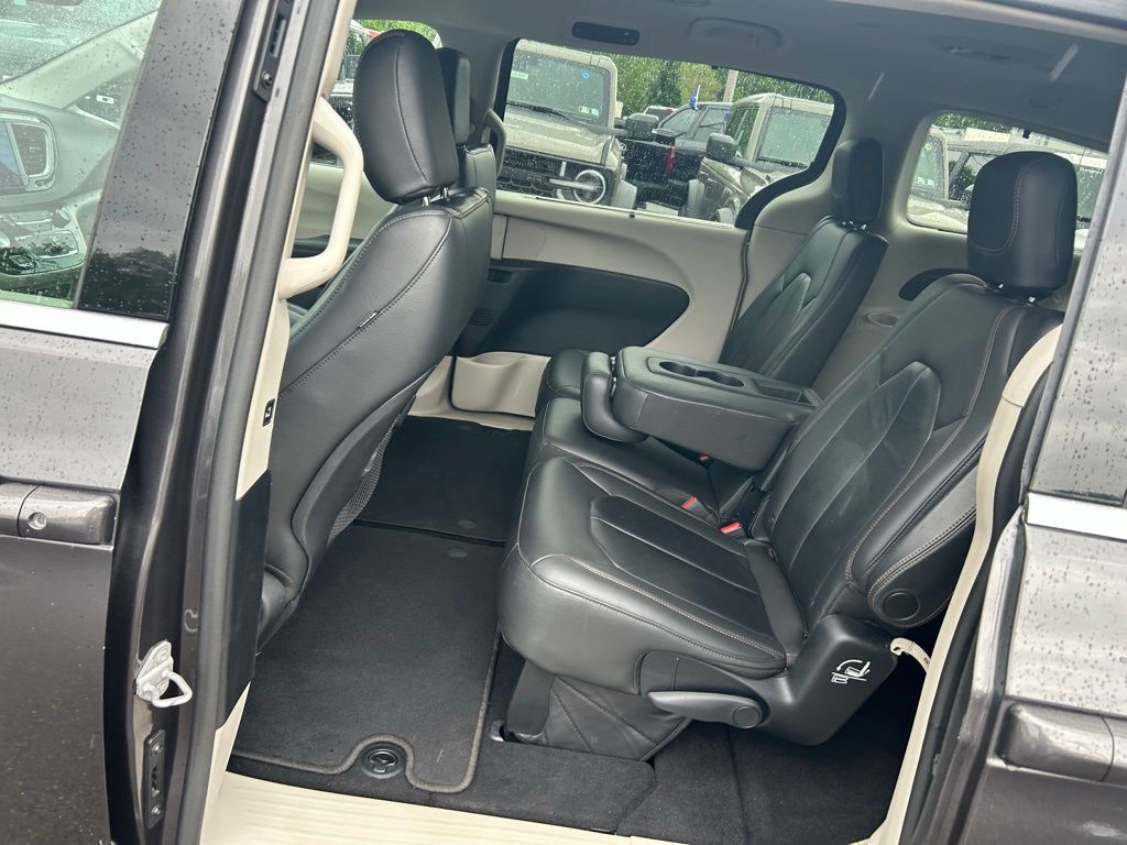 Used 2017 Chrysler Pacifica - photo 14