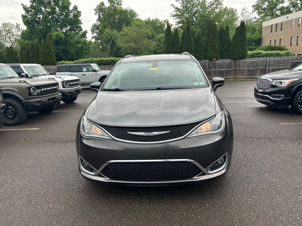 Used 2017 Chrysler Pacifica - photo 2