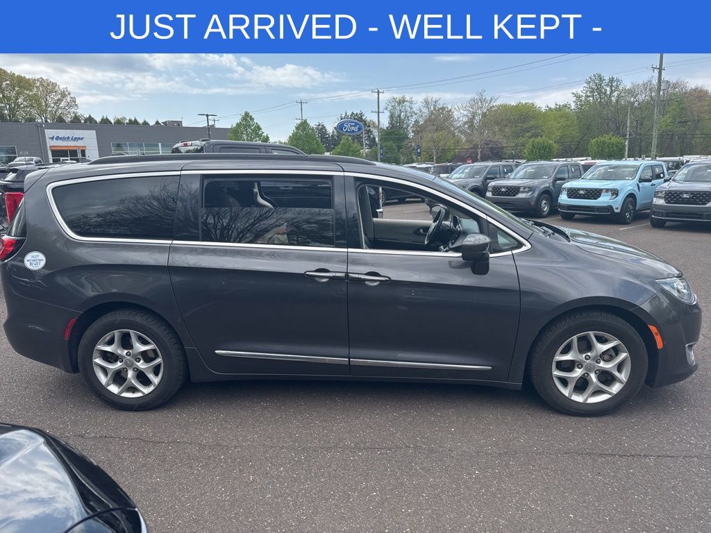 Used 2017 Chrysler Pacifica - photo 6