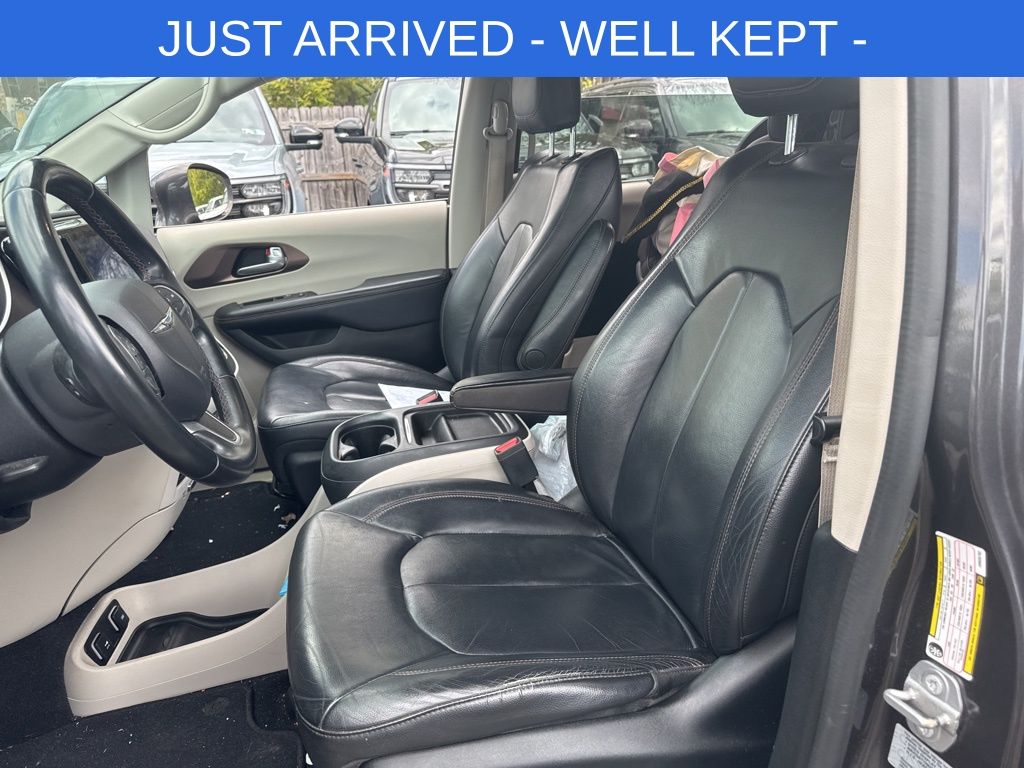Used 2017 Chrysler Pacifica - photo 9