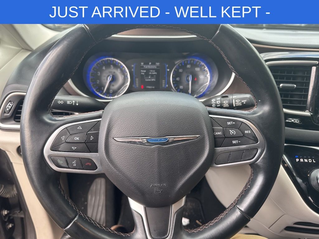 Used 2017 Chrysler Pacifica - photo 11