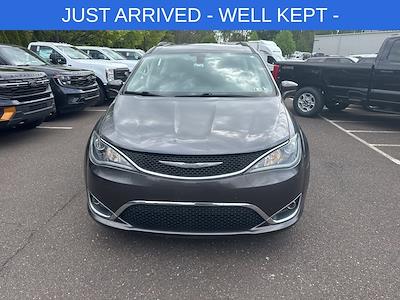 Used 2017 Chrysler Pacifica - photo 2