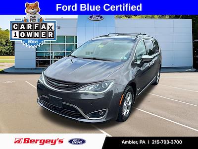 2017 Chrysler Pacifica FWD Minivan for sale #FAU3639 - photo 1